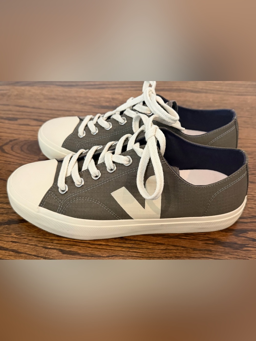 Woman's Veja Olive Lace-up Sneakers Size 10 NEW
